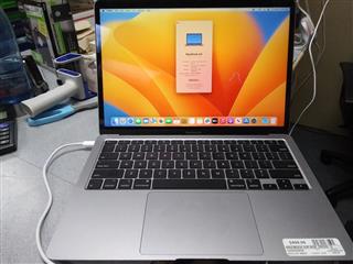 APPLE MACBOOK AIR 8GB RAM INTEL IRIS PLUS GRAPHICS DUAL CORE I3 8 GB RAM